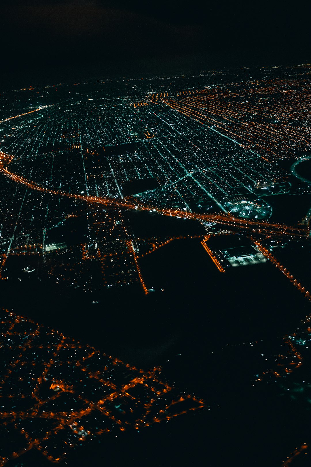 an-aerial-view-of-a-city-at-night-tmxuqwye428